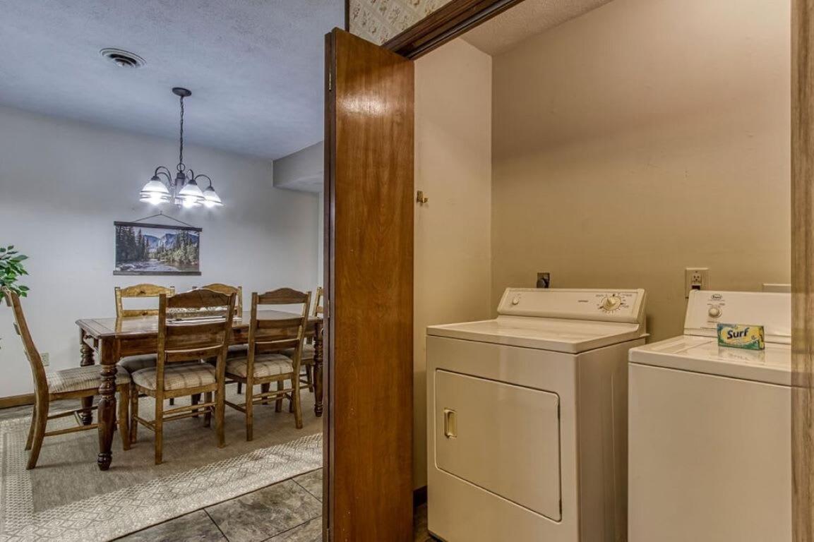Pinecrest Townhomes-1king-2queen Unit *