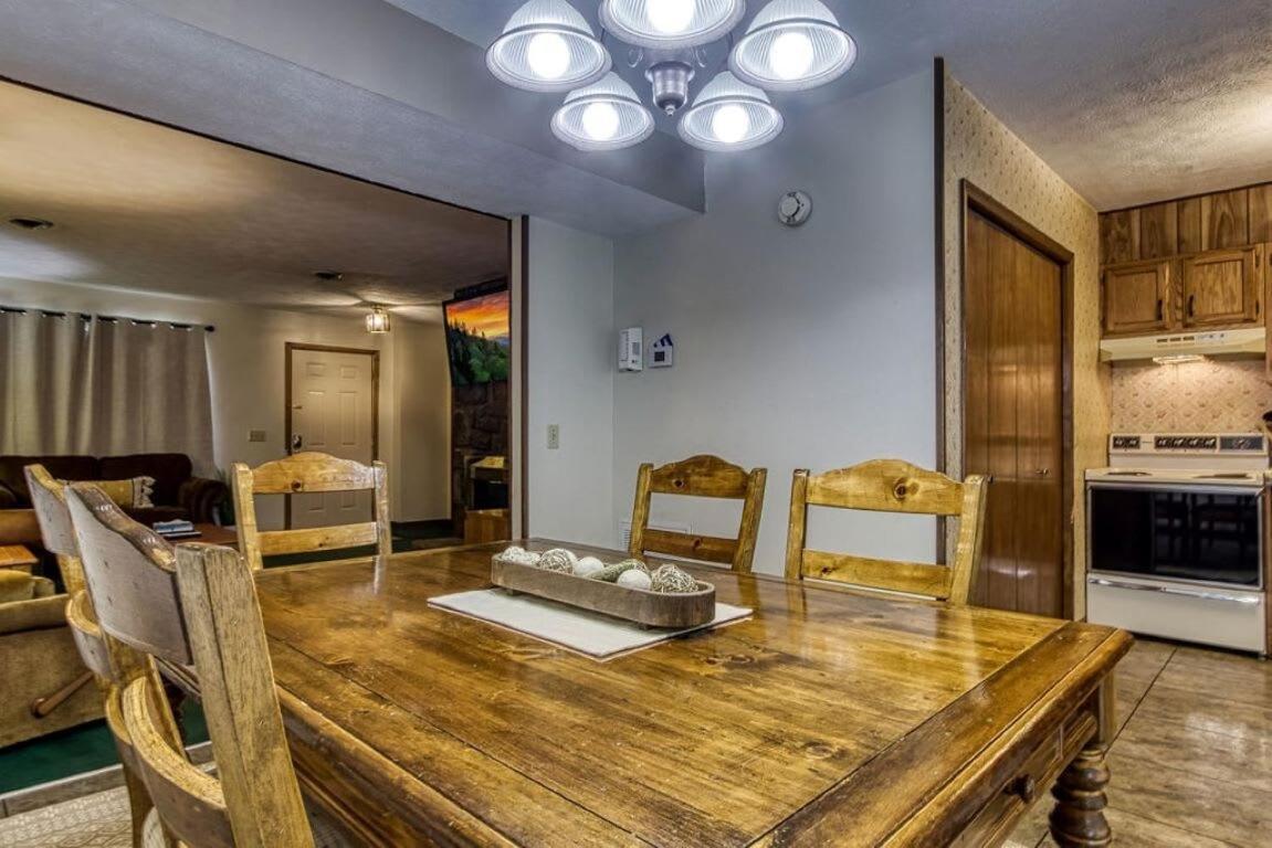 Pinecrest Townhomes-1king-2queen Unit