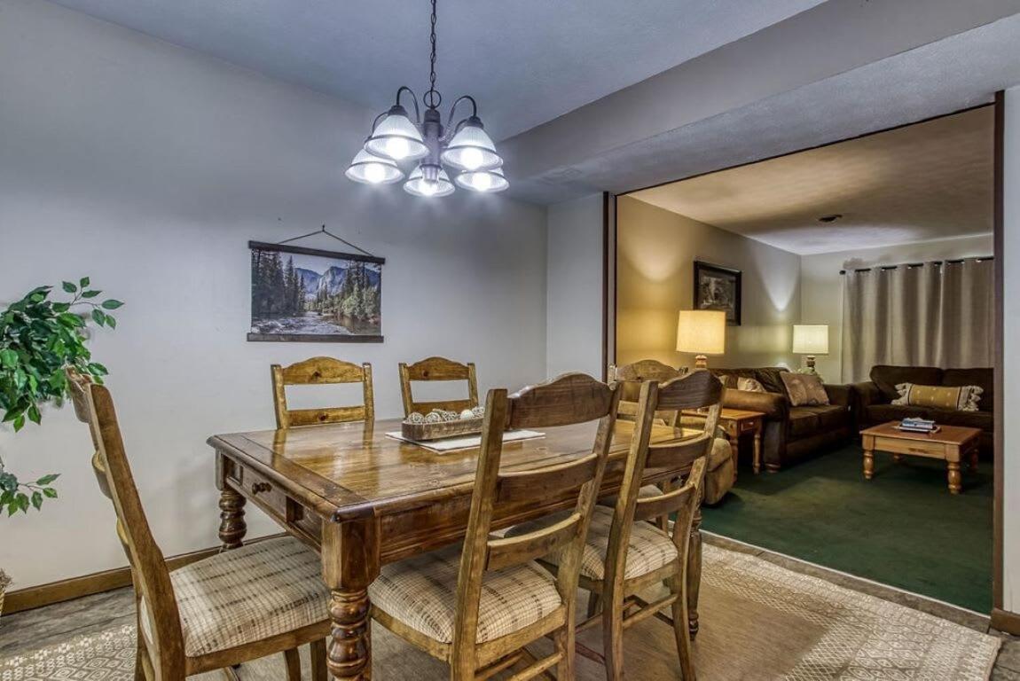Pinecrest Townhomes-1king-2queen Unit Holiday home *