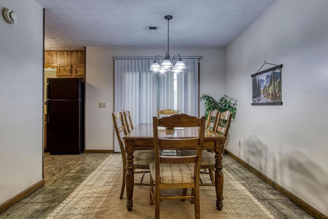 Holiday home Pinecrest Townhomes-1king-2queen Unit
