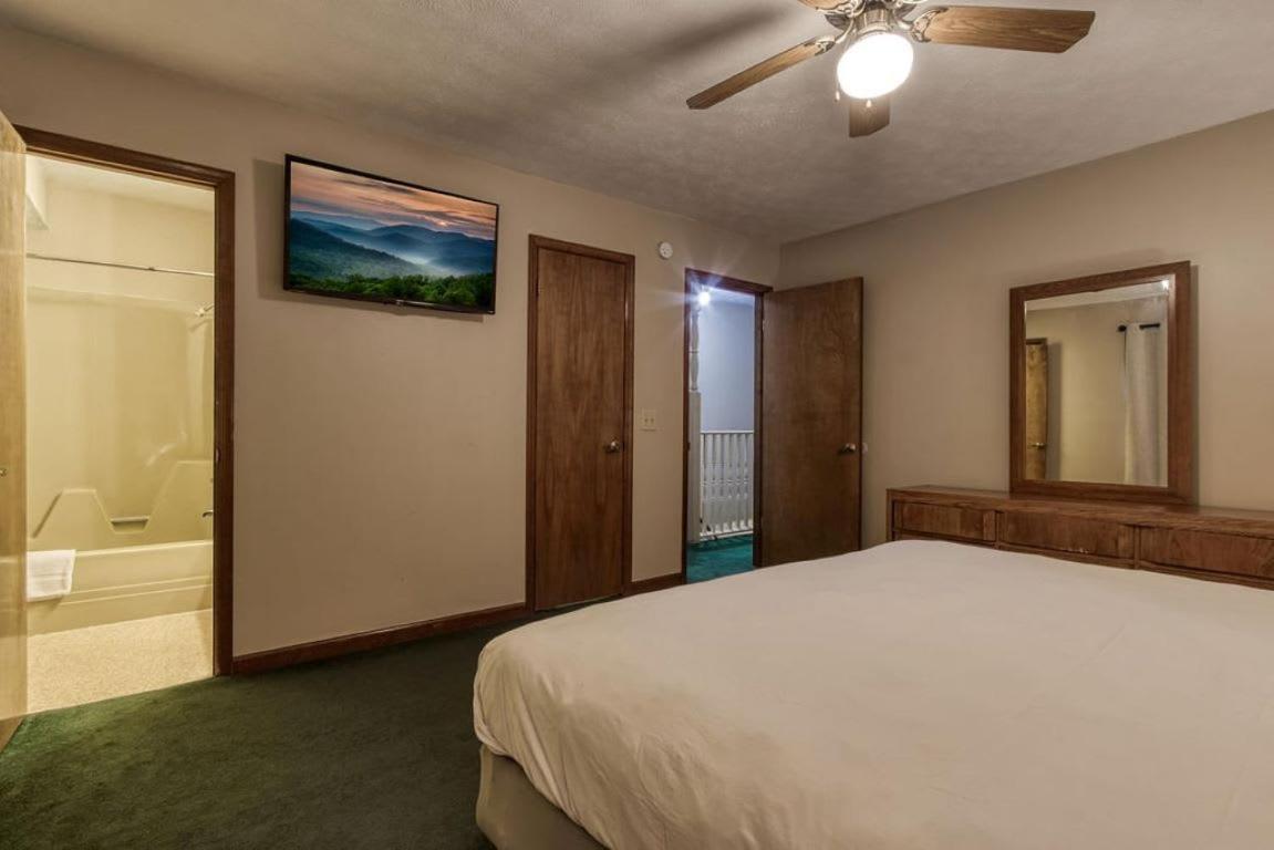 Pinecrest Townhomes-1king-2queen Unit Holiday home