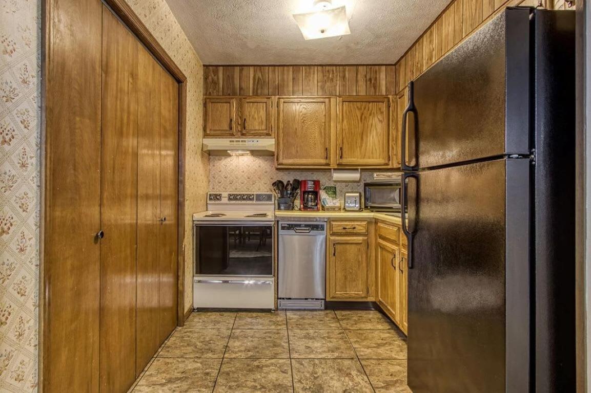 Pinecrest Townhomes-1king-2queen Unit Holiday home *