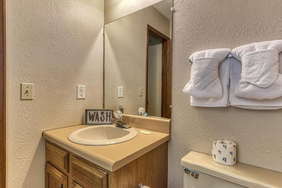 Pinecrest Townhomes-1king-2queen Unit Pigeon Forge