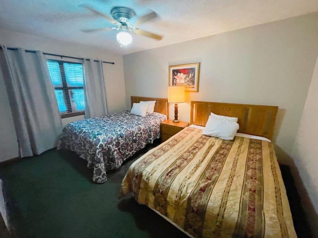 Pinecrest Townhomes-1king-2queen Unit *