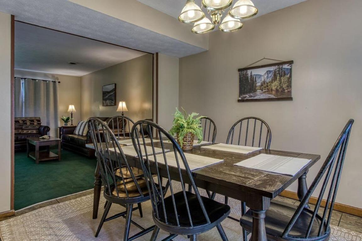 Pinecrest Townhomes-1king-2queen Unit