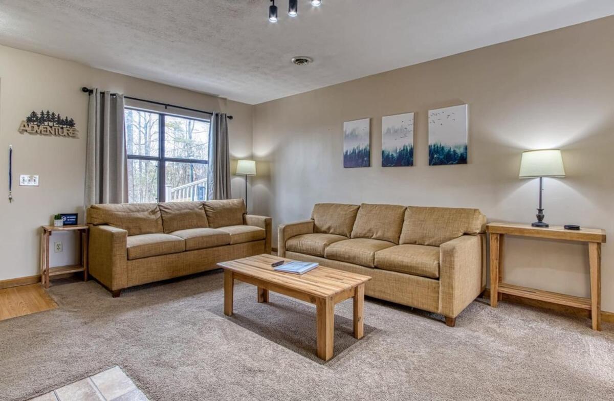 Pinecrest Townhomes-1king-2queen Unit-updated * Pigeon Forge
