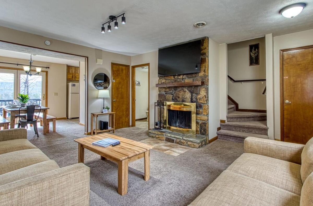 Holiday home Pinecrest Townhomes-1king-2queen Unit-updated
