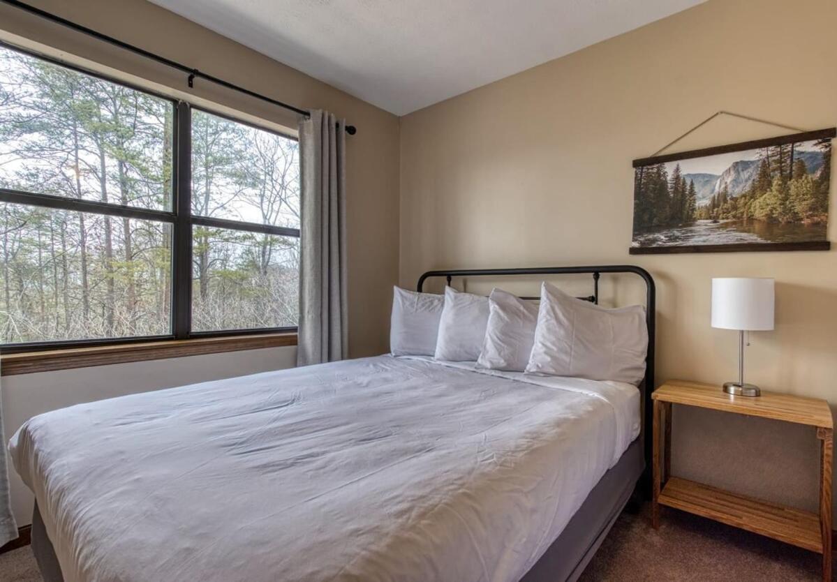 Pinecrest Townhomes-1king-2queen Unit-updated Pigeon Forge