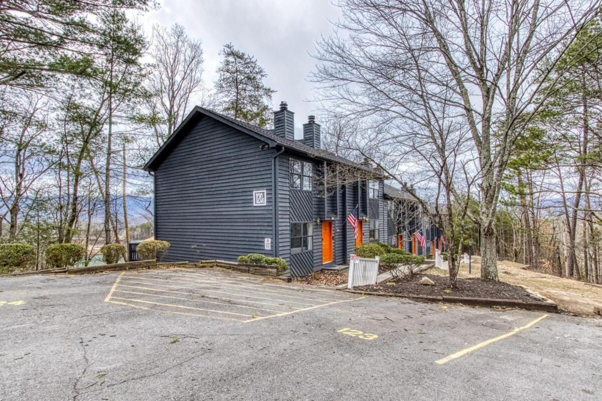 Pinecrest Townhomes-1king-2queen Unit-updated * Pigeon Forge
