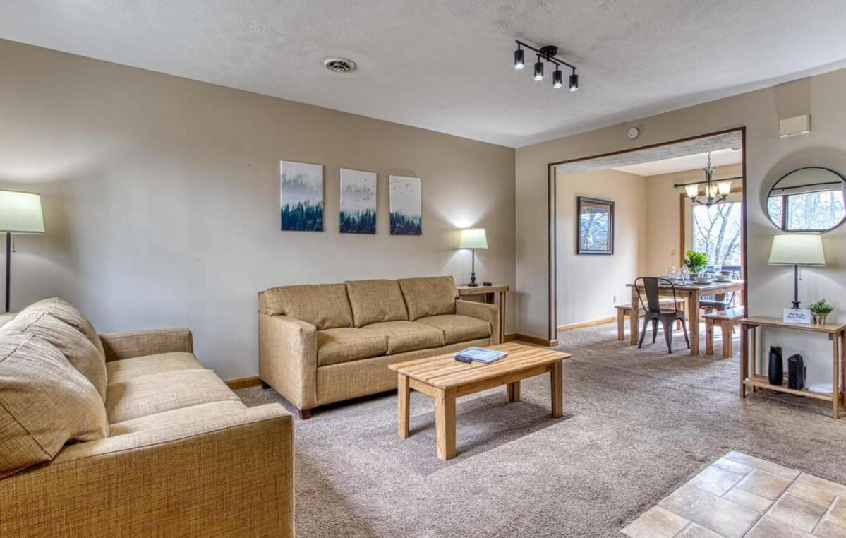 Pinecrest Townhomes-1king-2queen Unit-updated Holiday home