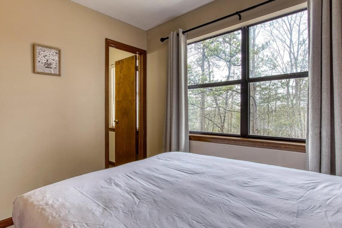 Pinecrest Townhomes-1king-2queen Unit-updated Holiday home