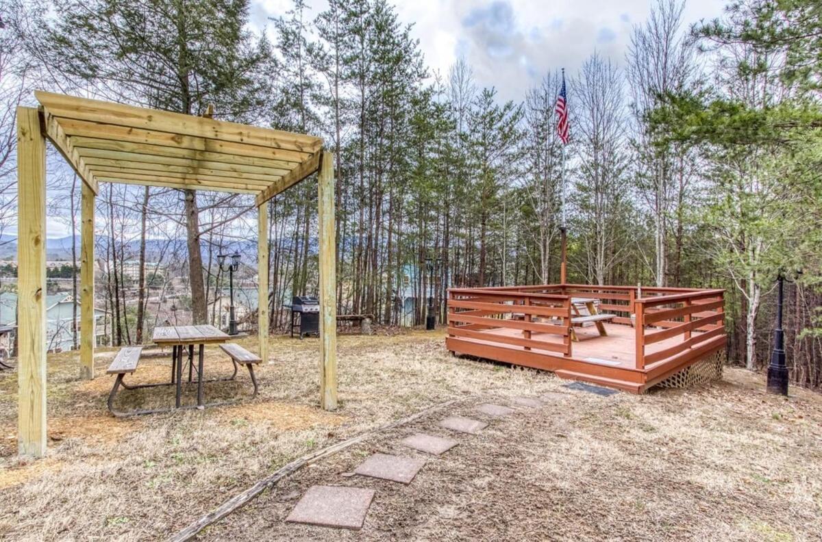 Pinecrest Townhomes-1king-2queen Unit-updated *