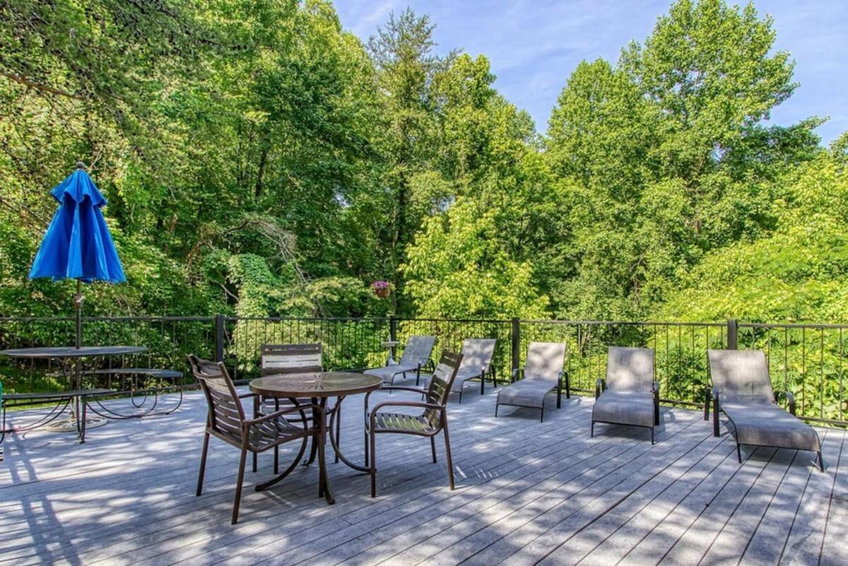 Pinecrest Townhomes-1king-2queen Unit-updated