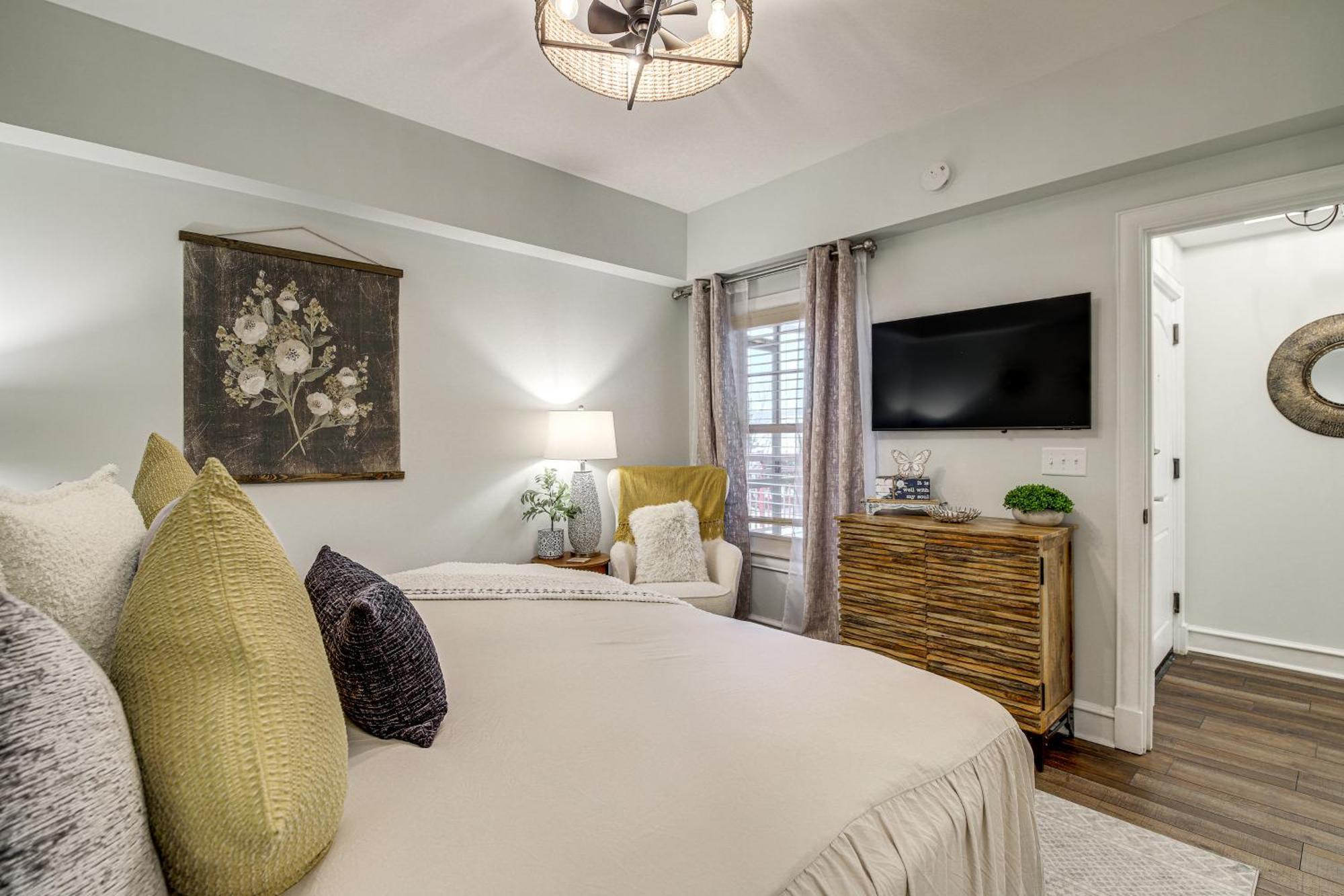 Apartment Elegant With Golf Course View! Pigeon Forge