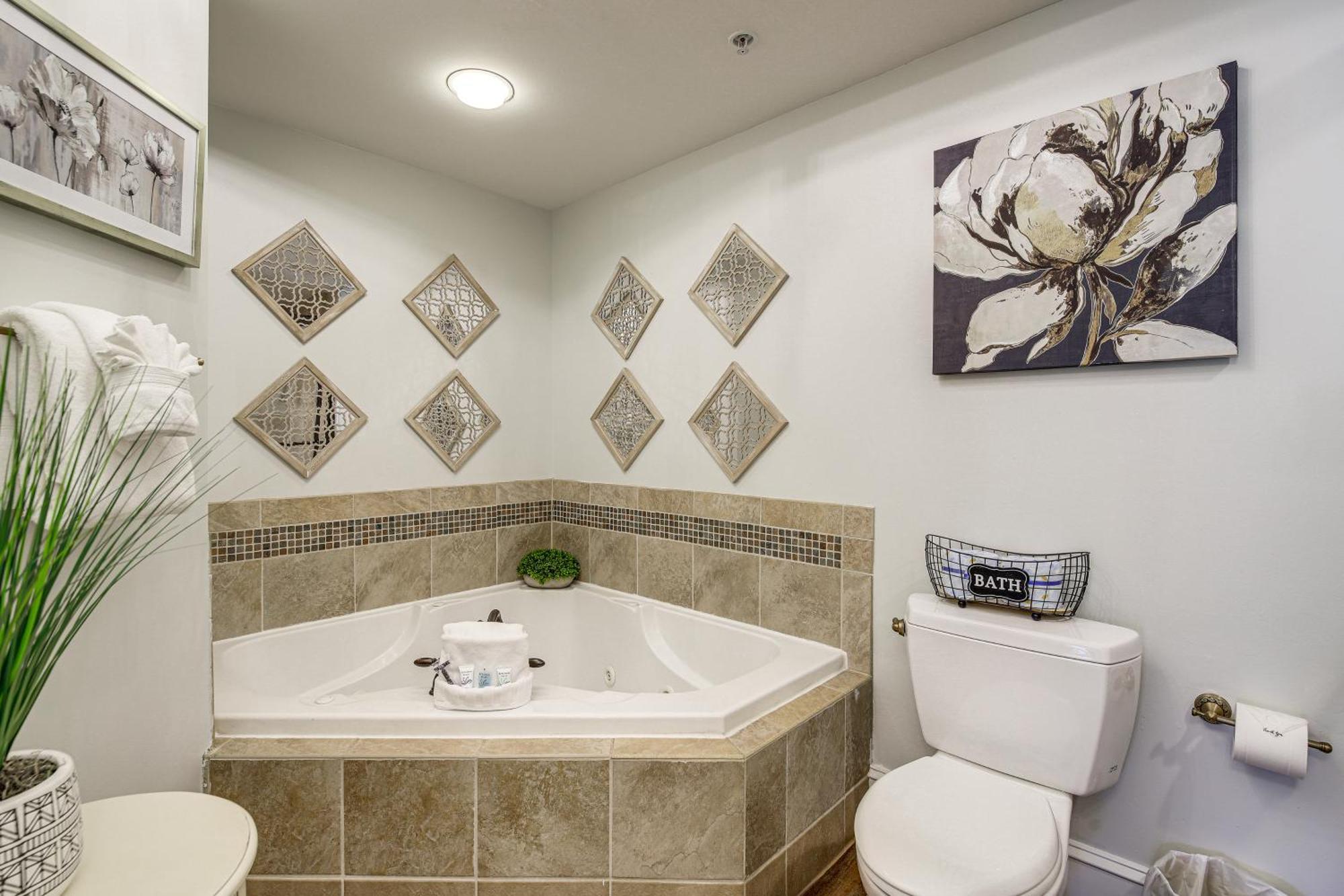 Elegant With Golf Course View! * Pigeon Forge