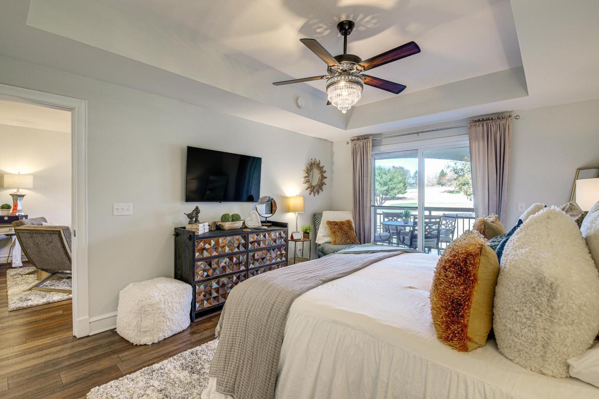 Elegant With Golf Course View! Apartment Pigeon Forge