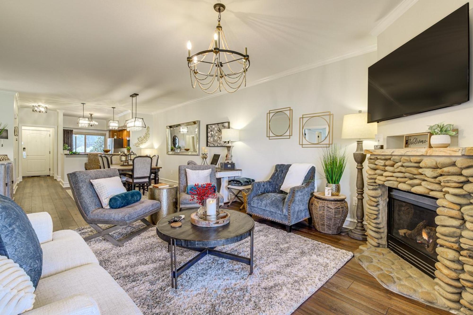 Elegant With Golf Course View! Apartment *