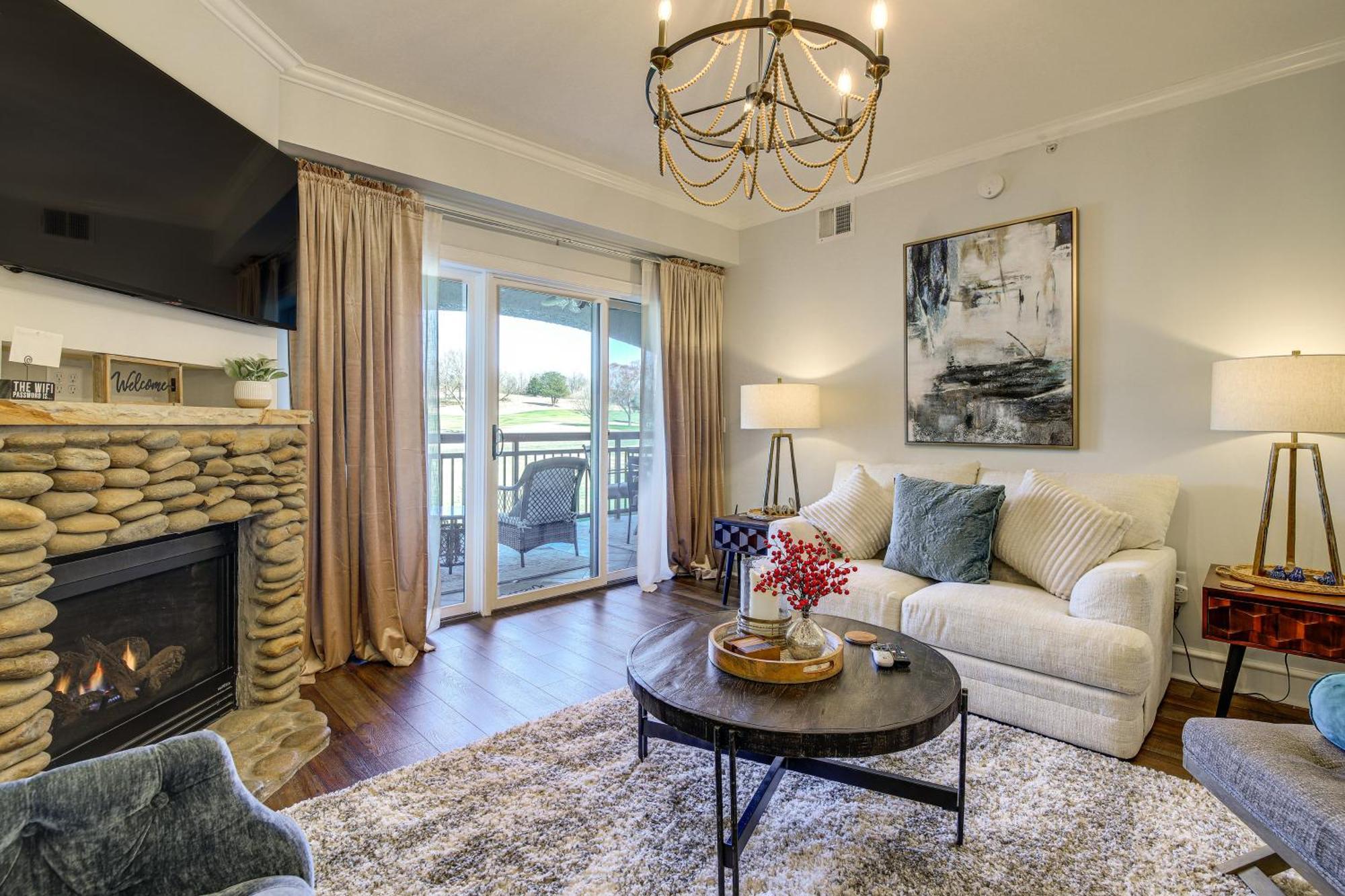 Apartment Elegant With Golf Course View!