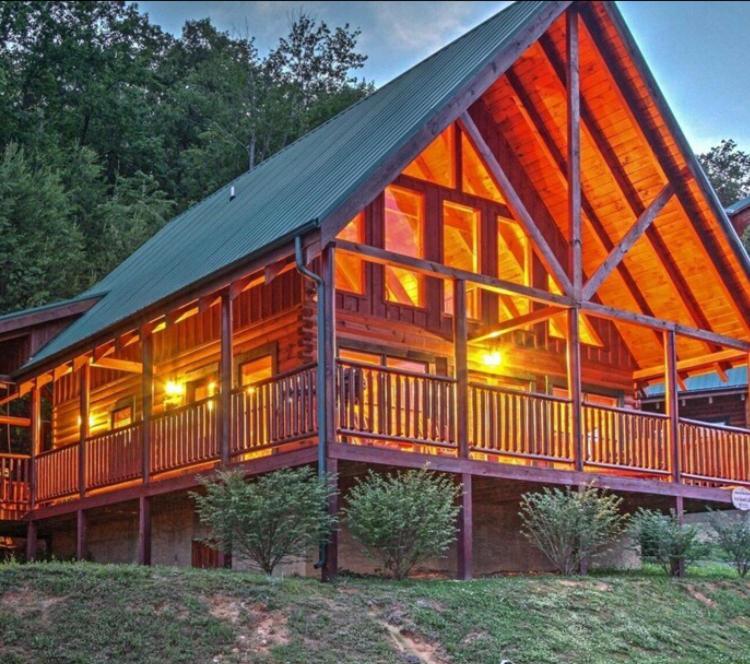 Solid Ground With Yard! Holiday home Pigeon Forge