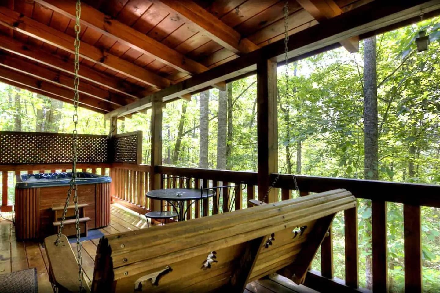 Holiday home Cozy Loft Firepit, Jacuzzi Near Pigeon Forge