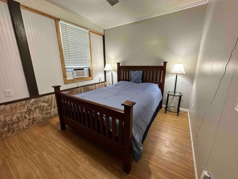 Large - Walking Distance To Parkway Holiday home *