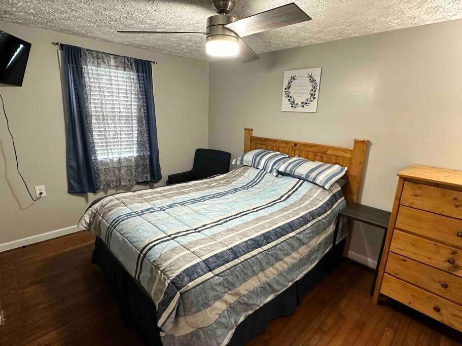Holiday home Large - Walking Distance To Parkway *