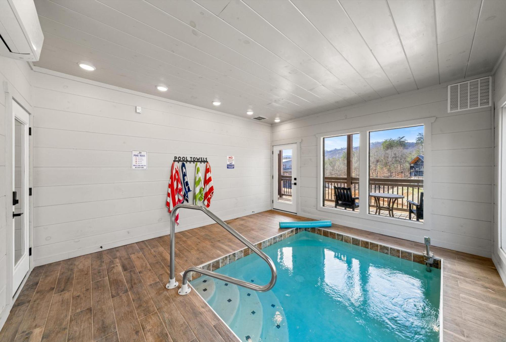 New - Heated Indoor Pool, Jacuzzi, Gameroom * Pigeon Forge