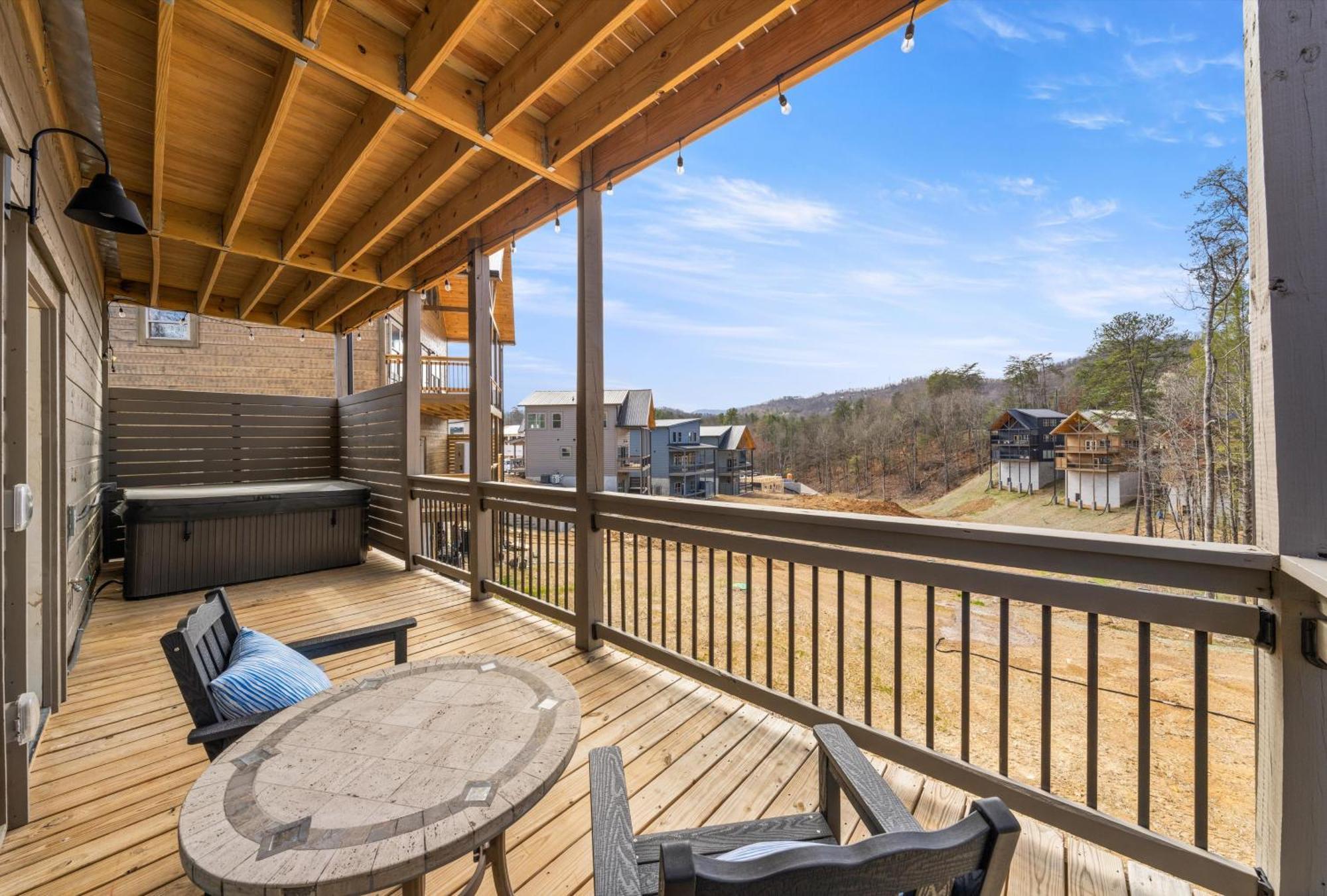 New - Heated Indoor Pool, Jacuzzi, Gameroom Pigeon Forge