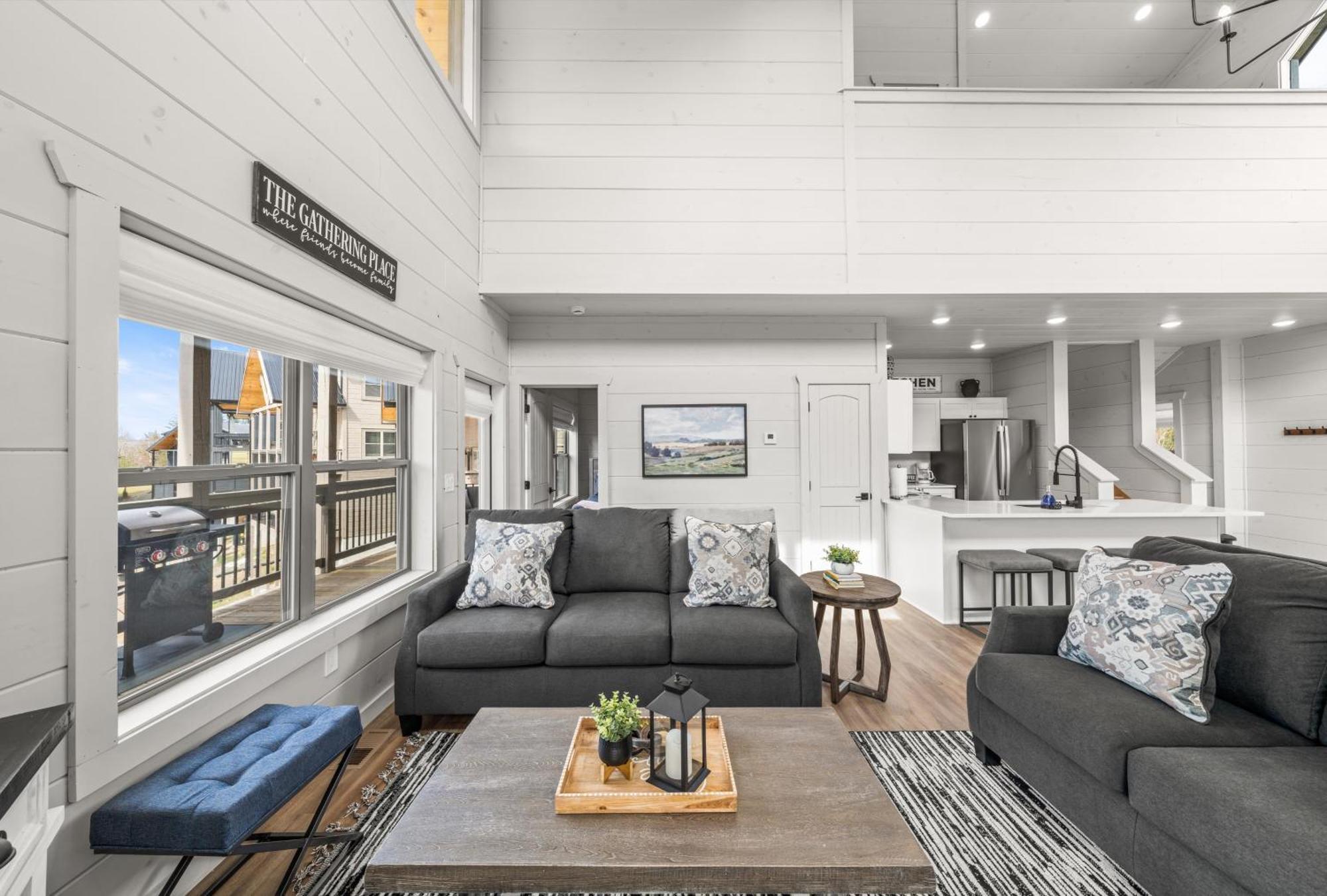 New - Heated Indoor Pool, Jacuzzi, Gameroom