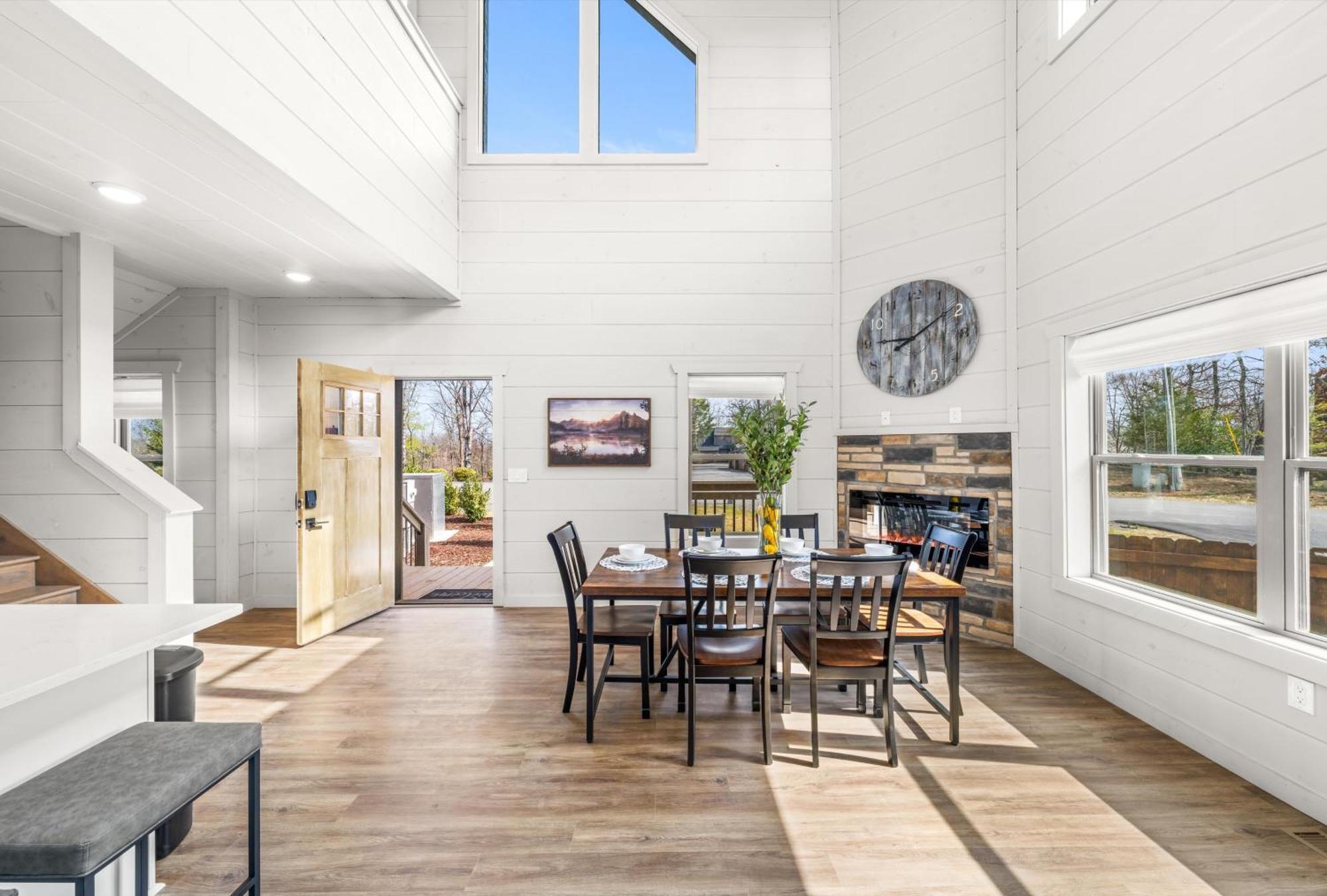 Holiday home New - Heated Indoor Pool, Jacuzzi, Gameroom