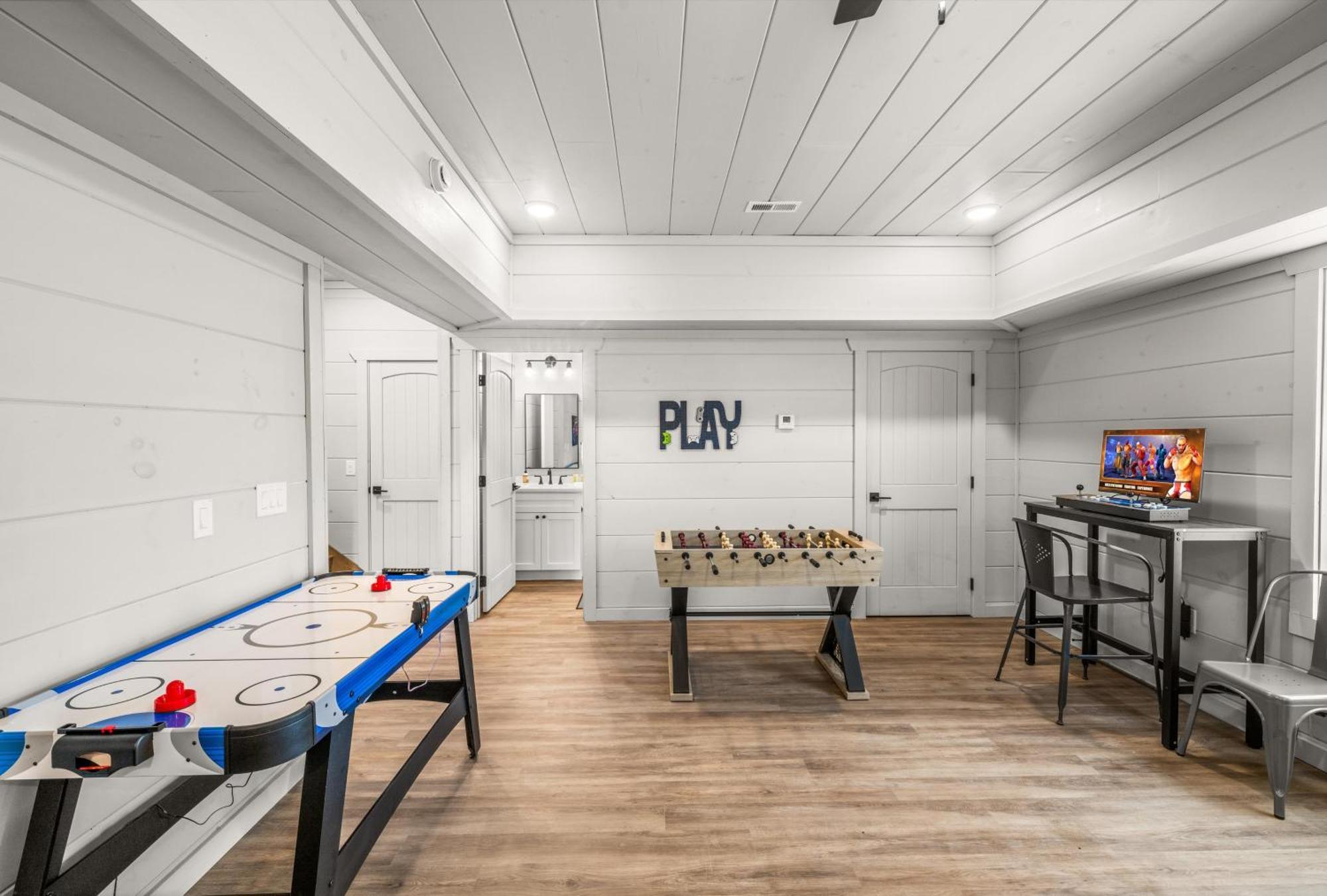 New - Heated Indoor Pool, Jacuzzi, Gameroom Holiday home Pigeon Forge