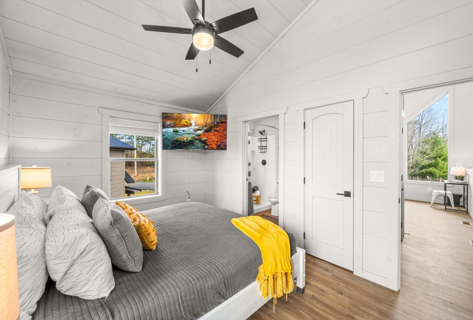 New - Heated Indoor Pool, Jacuzzi, Gameroom Holiday home *