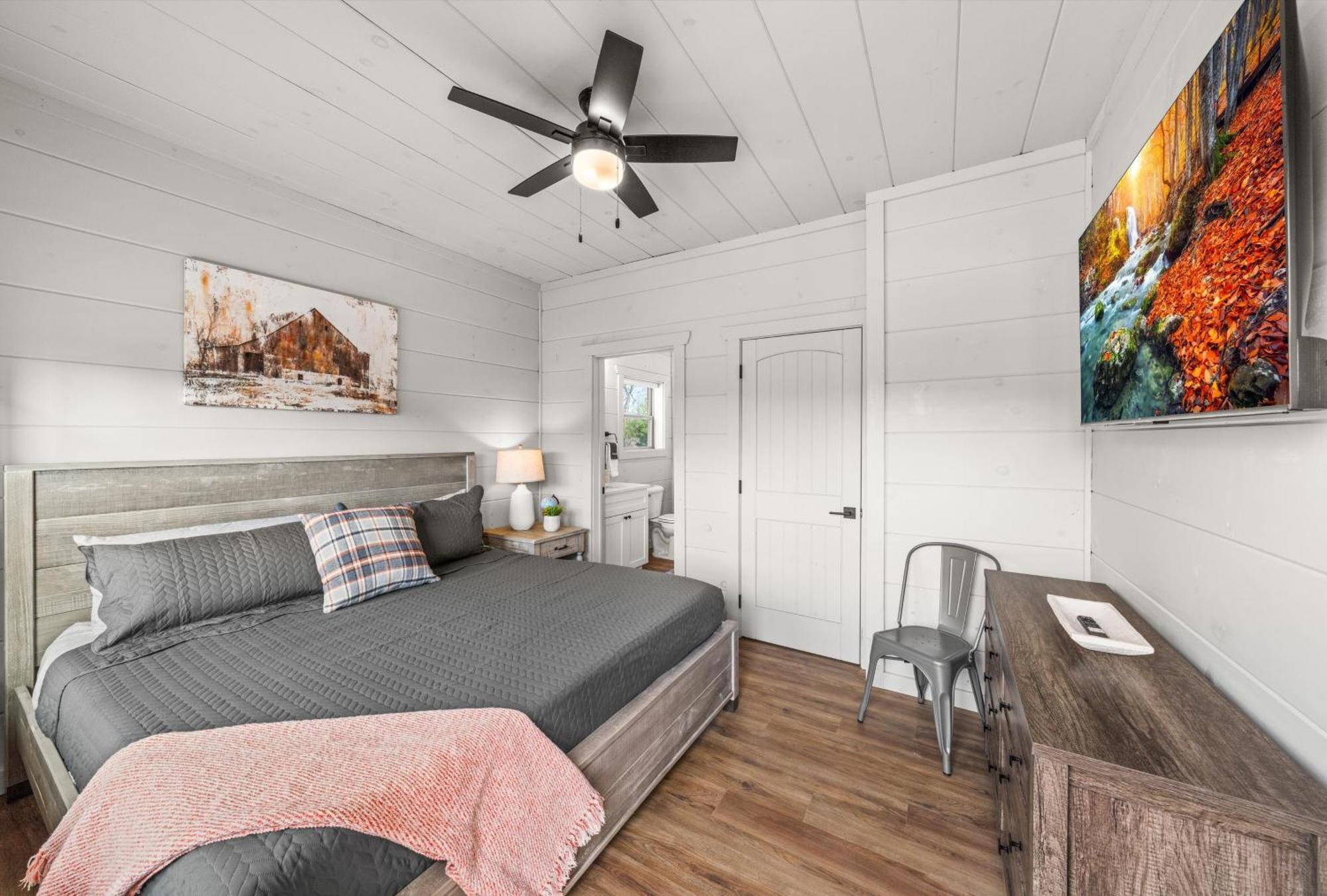 Holiday home New - Heated Indoor Pool, Jacuzzi, Gameroom