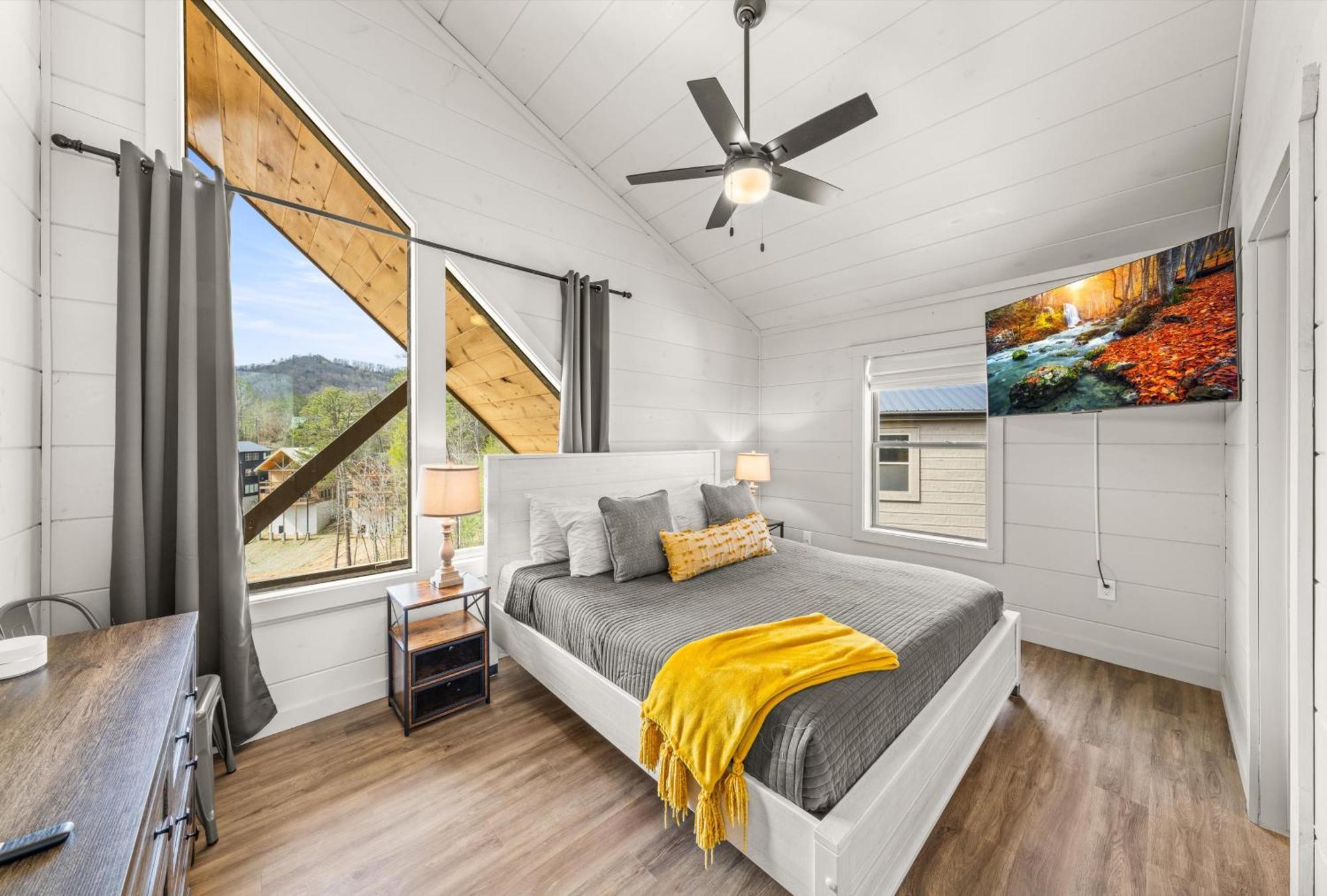 New - Heated Indoor Pool, Jacuzzi, Gameroom *