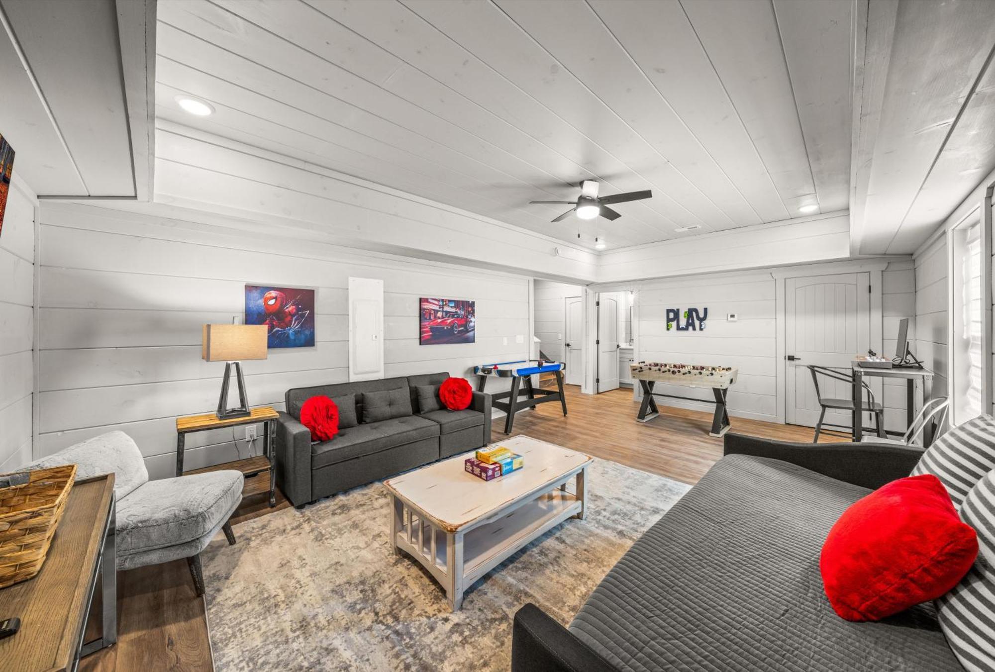 New - Heated Indoor Pool, Jacuzzi, Gameroom Holiday home Pigeon Forge