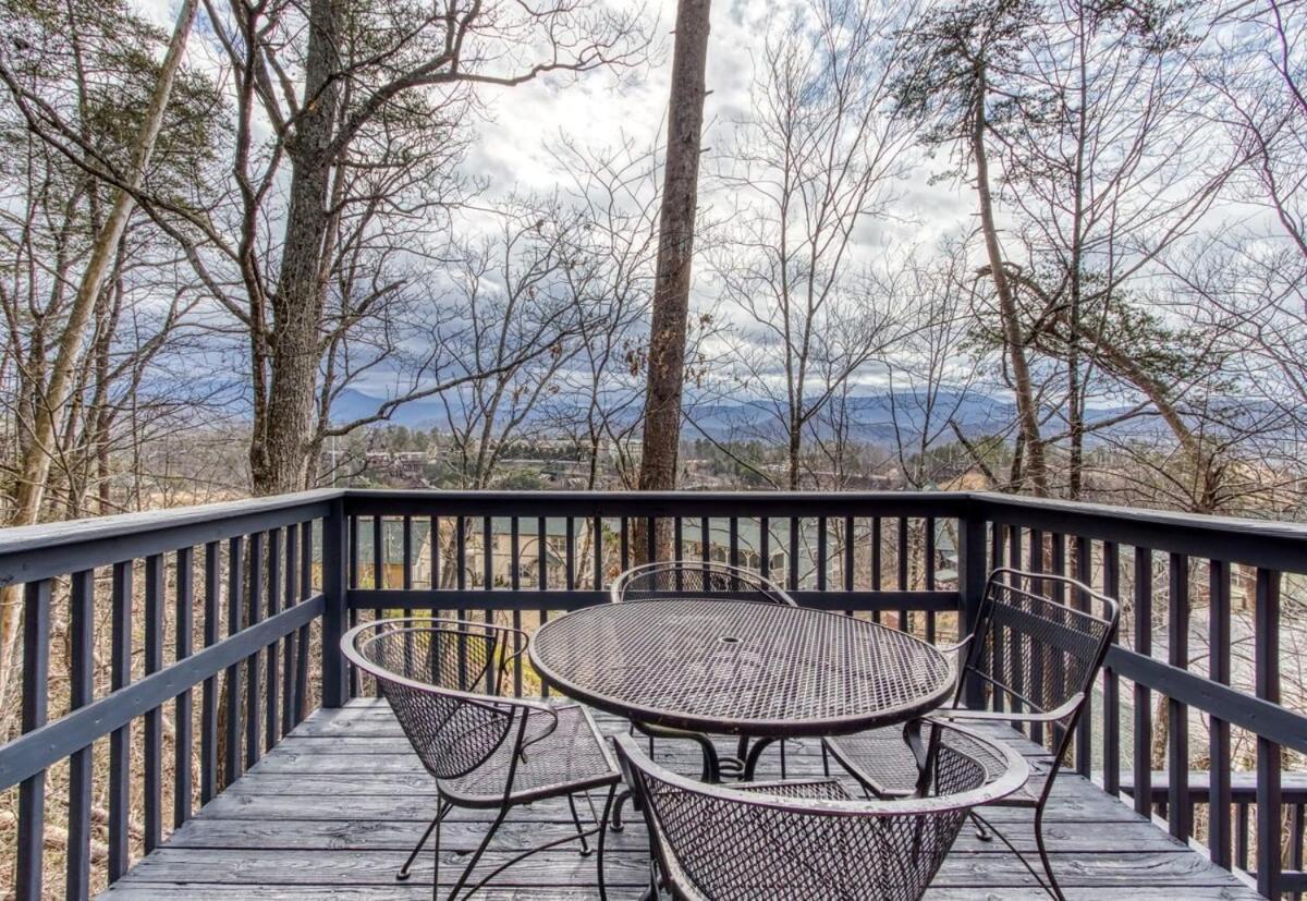 Pinecrest 1k 2f 2t Next To Dollywood Holiday home Pigeon Forge