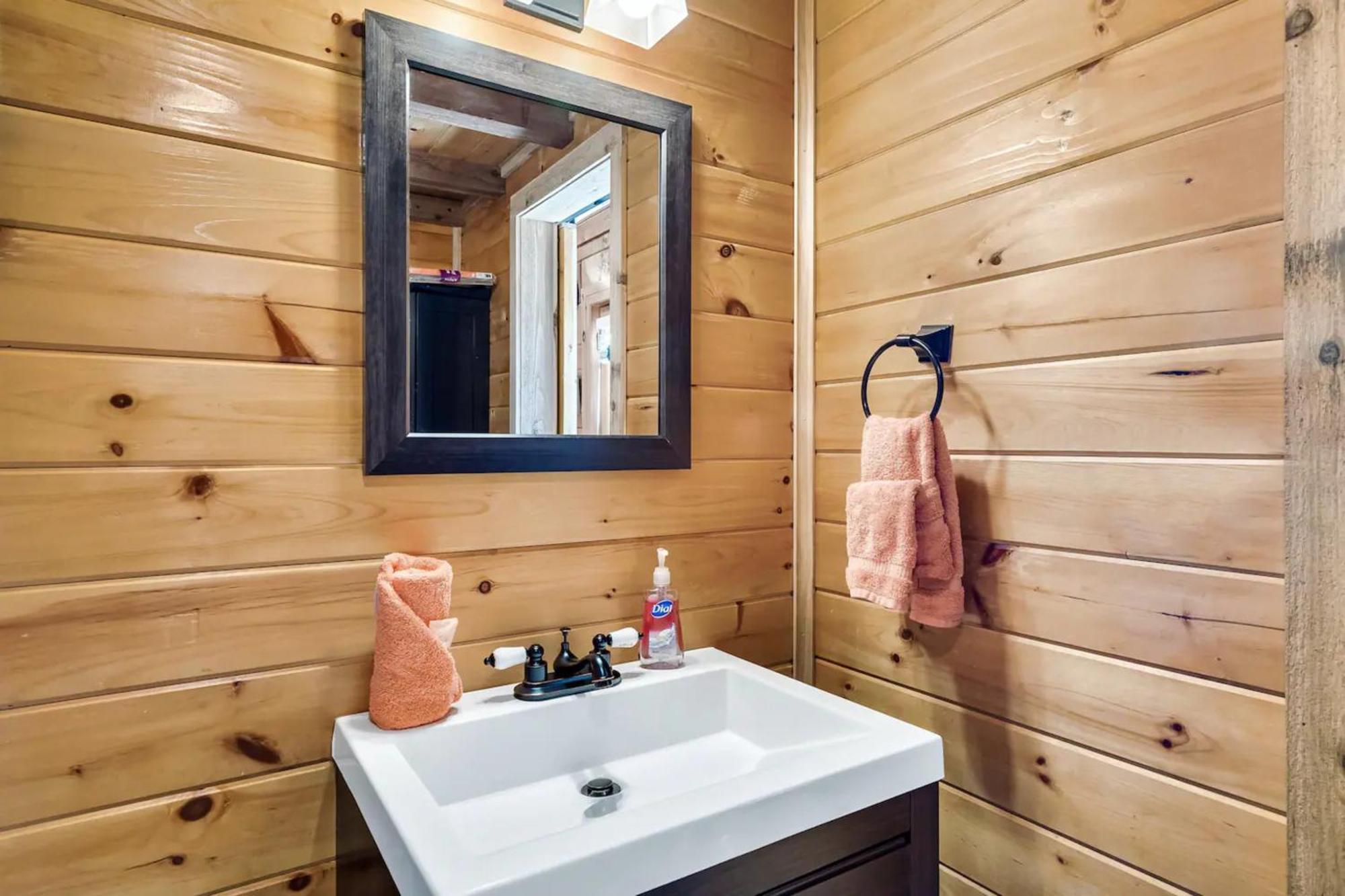 Views 1br15bath Pet-friendly With Hot Tub & Bbq Holiday home Pigeon Forge