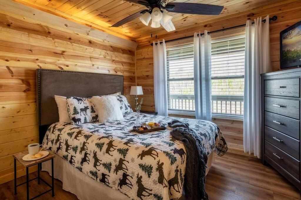 Firefly * Pigeon Forge