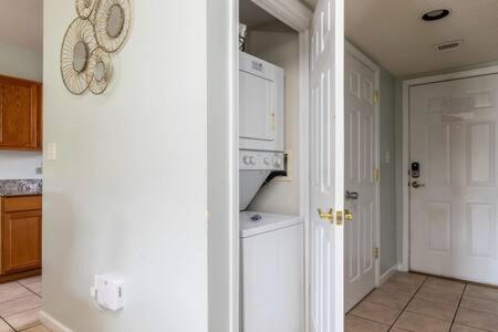 Holiday home Dolly's Hideout - Newly Renovated, Less Than 1 Mi To Parkway Pigeon Forge