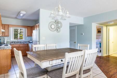 Dolly's Hideout - Newly Renovated, Less Than 1 Mi To Parkway Holiday home Pigeon Forge