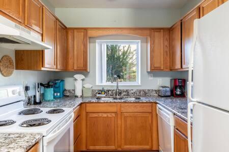 Holiday home Dolly's Hideout - Newly Renovated, Less Than 1 Mi To Parkway *