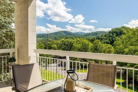 Holiday home Dolly's Hideout - Newly Renovated, Less Than 1 Mi To Parkway *
