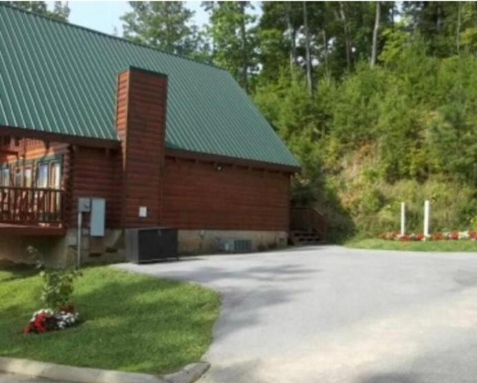 Solid Ground With Yard! Holiday home Pigeon Forge