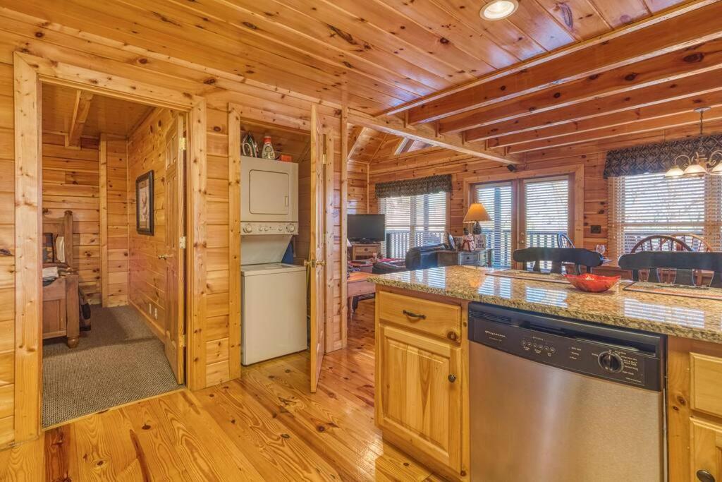 Solid Ground With Yard! Holiday home Pigeon Forge