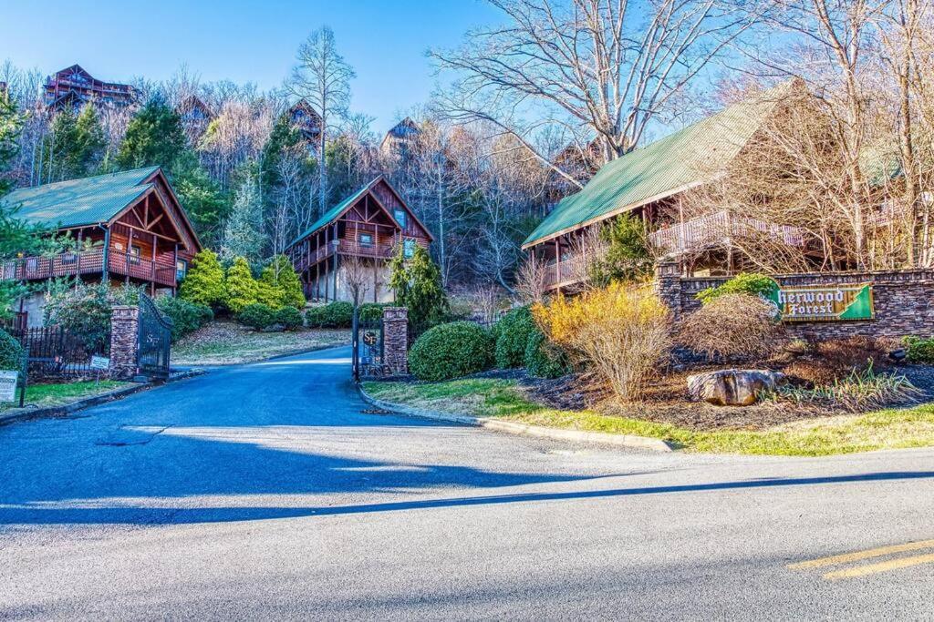 Solid Ground With Yard! Holiday home *