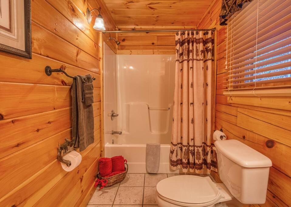 Holiday home Solid Ground With Yard! Pigeon Forge