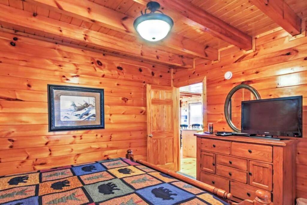 Solid Ground With Yard! * Pigeon Forge