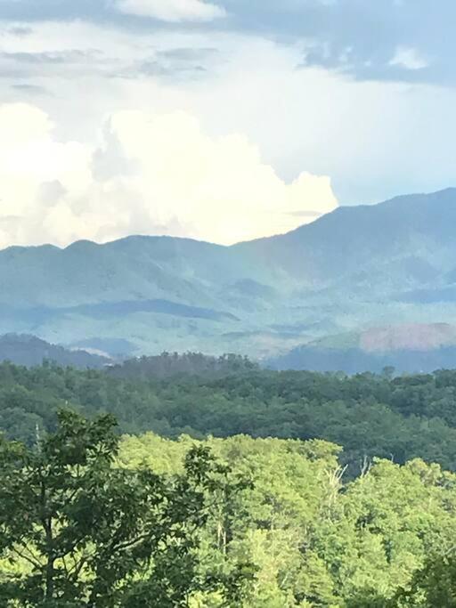 Holiday home Solid Ground With Yard! Pigeon Forge
