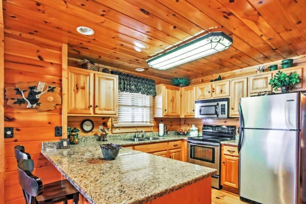Solid Ground With Yard! Holiday home Pigeon Forge