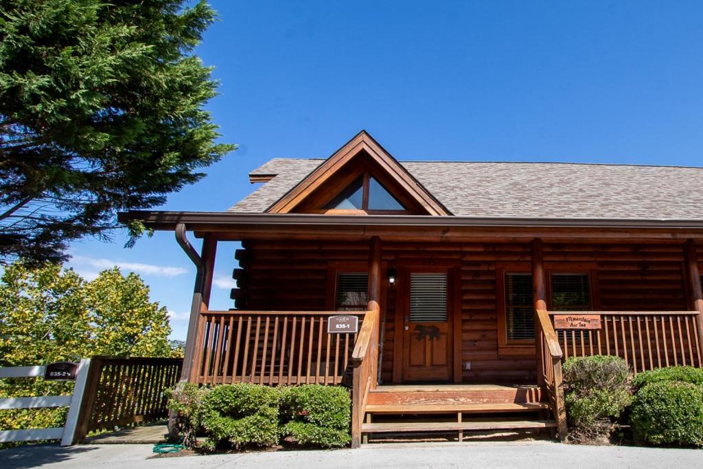 Smoky Mountain Retreat- With Modern Amenities In The Heart Of Pf